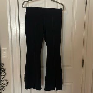 Aritzia TnaBUTTER Split Hi-Rise Legging